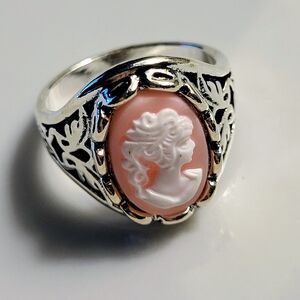 Vintage Style Blush Cameo Ring – Silver Tone Filigree Setting – Size 8